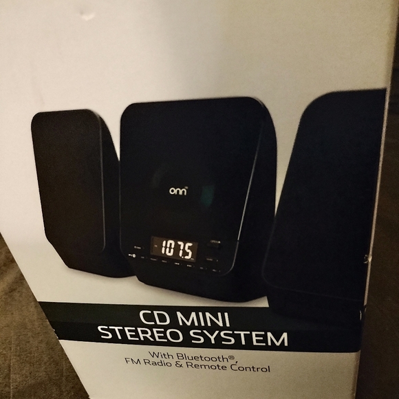 ONN CD Mini Stereo System - Picture 4 of 4